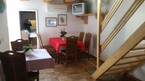 Apartmaji Stari Kova?