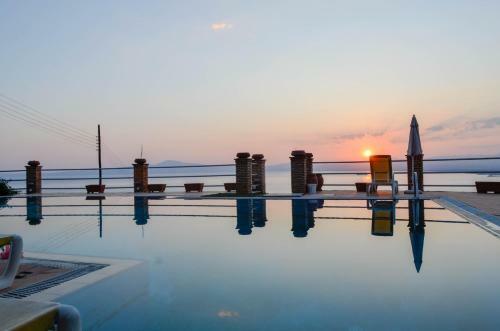 Villa Pool Mansion