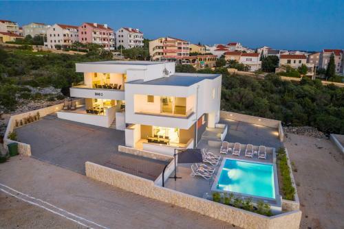 Zara Luxury Apartment With Pool