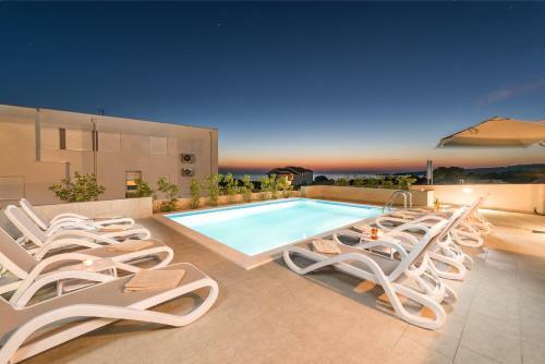 Zara Luxury Apartment With Pool