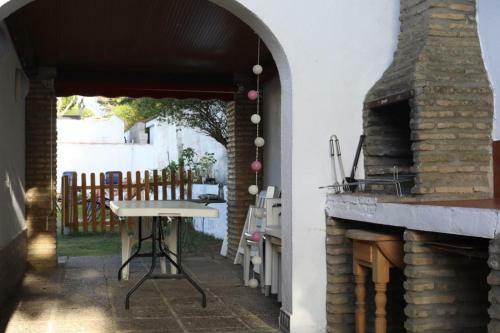 Chalet Con Piscina, Amplio Jardin Y Aire Acondicionado