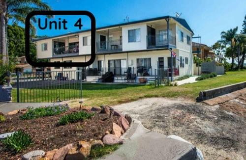 Waterfront Location - 2 Bed Apartment In Corlette, Port Stephens - Sleeps 4