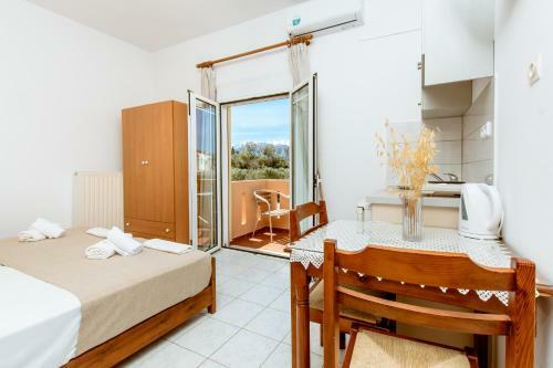 Koulouris Apartments & Studios