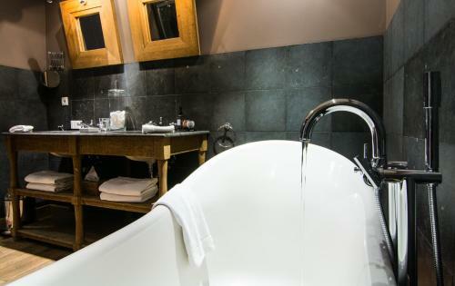 Bliss Hotel