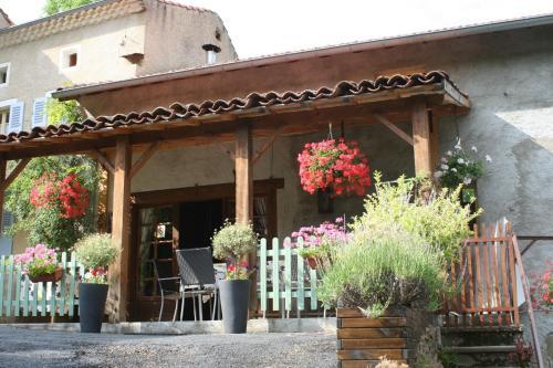 Les Trois Noyers