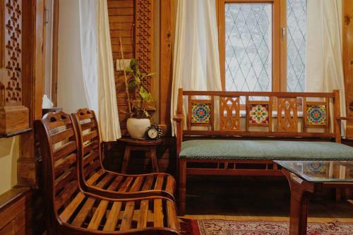 Lodge Shantiniketan Mountain Home