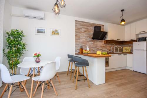 Apartments Milena 8