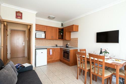 Lakeside Family Apartment