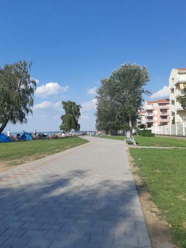 Lakeside Family Apartment