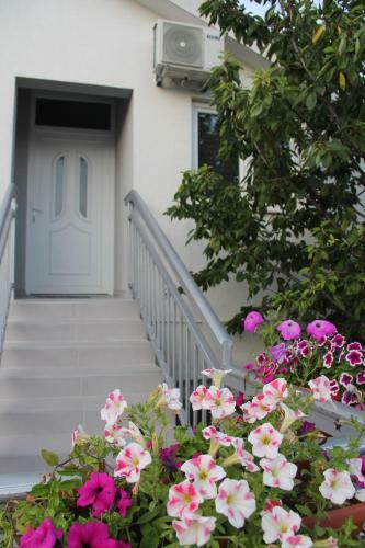 Holiday Home Flora