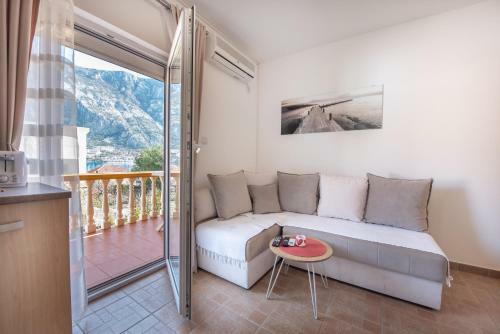 Beautiful Modern Apartment 150m From The Sea