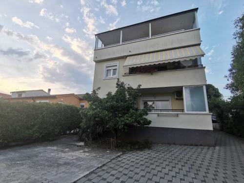 Nice Sunny Apartment