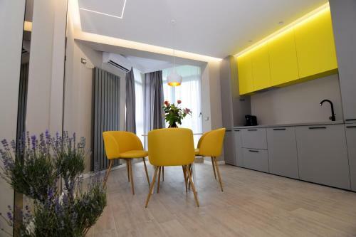 Ely's Apartments