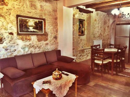 Mpampis Guesthouse