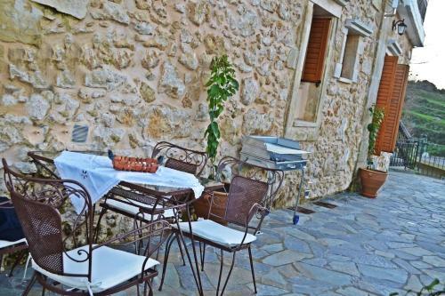 Mpampis Guesthouse