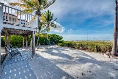 718 Estero Boulevard