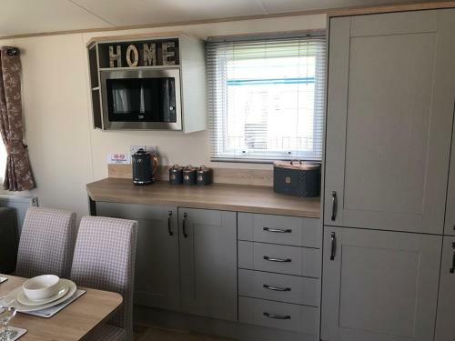 Dees Caravan Lettings Kingfisher Elm 483