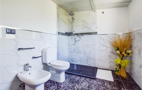 Awesome Home In Terranova With Wifi And 2 Bedrooms