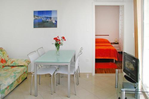 Apartments Villa Nada Podgora - Cdm05024-dyc