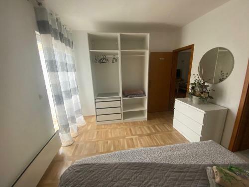 Hostal Apartment And Room Marin Makarska
