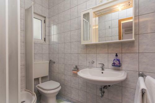 Hostal Apartment And Room Marin Makarska