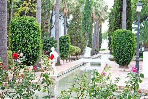 Luxury Apartment Near Puerto Ban�s