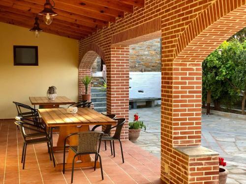 Villa Neoclassical Mansion With View And Garden