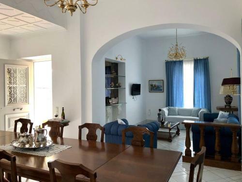 Villa Neoclassical Mansion With View And Garden