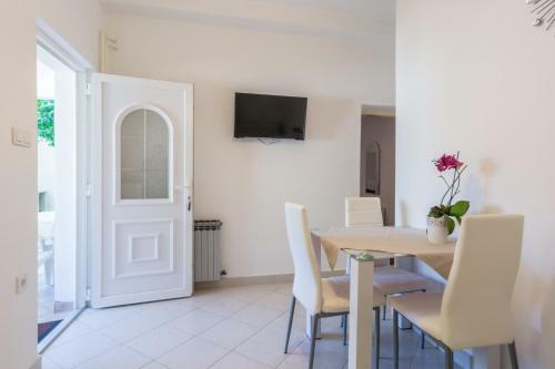 Apartments Tolic
