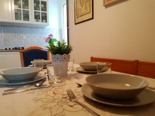 Cres View Apartments