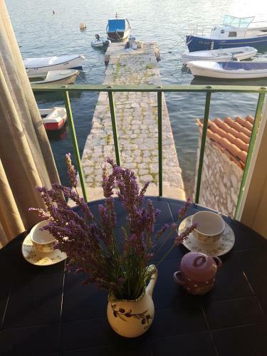 Cres View Apartments