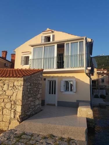 Cres View Apartments