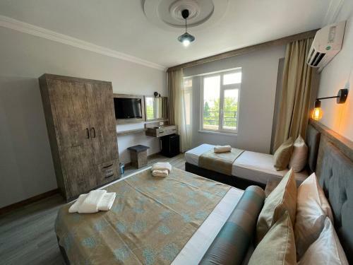 Seven City Hotel
