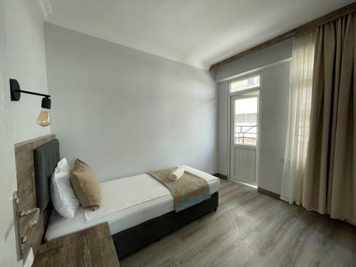 Seven City Hotel