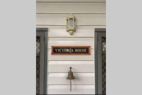 Victoria House- Great Location