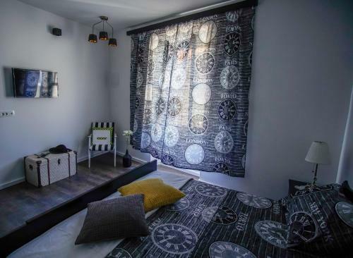 Hostal Apartments Miki