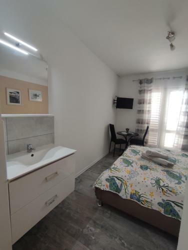 Oleander Apartment In Pako?tane