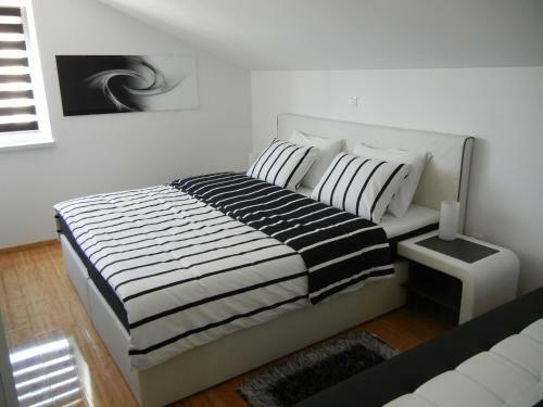 Penthouse B&w Luxury Apartment