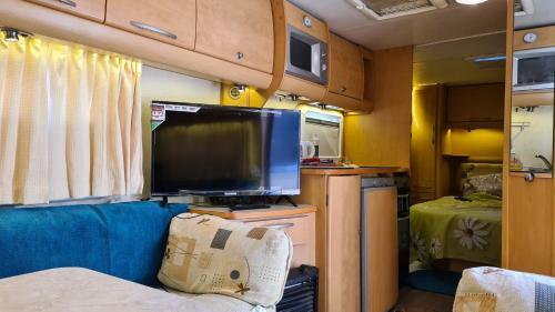 ??????? Yil1 Caravan