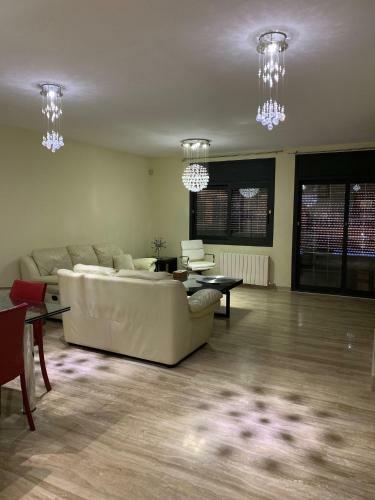 Chalet Moderno Con Piscina En Calafell