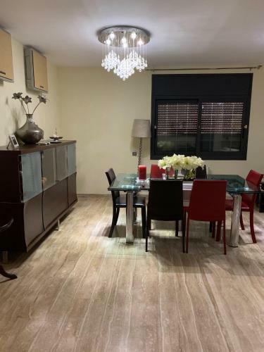 Chalet Moderno Con Piscina En Calafell