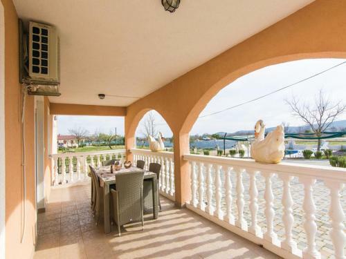Villa Laura With Pool, Budak, Zadar County