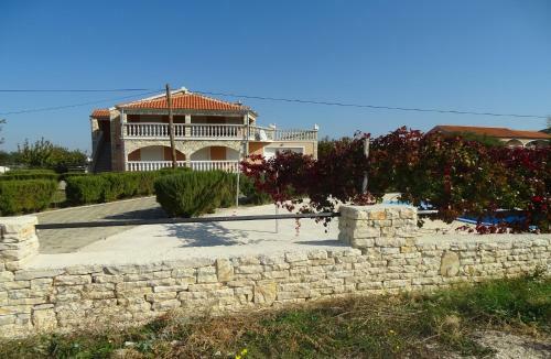 Villa Laura With Pool, Budak, Zadar County
