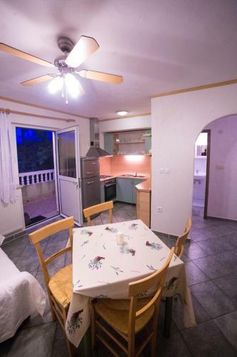 Hostal Apartmani Fu?a Rab