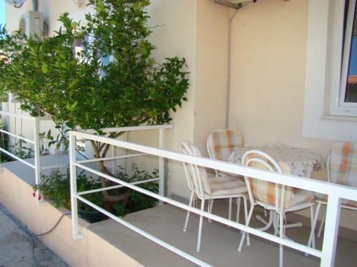 Hostal Apartments Ada