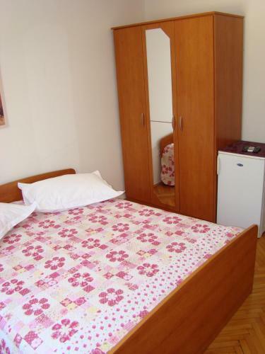 Hostal Apartments Ada
