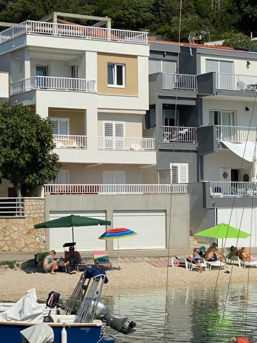 Apartmani Spaji? Duboka