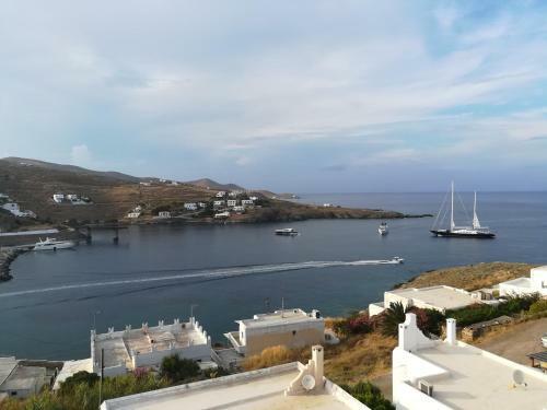 Hotel Fantastic View Kythnos Suites & Studios