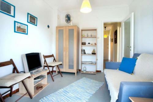 Apartment With 2 Bdrms In Beachfront Location