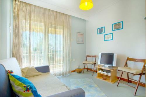 Apartment With 2 Bdrms In Beachfront Location